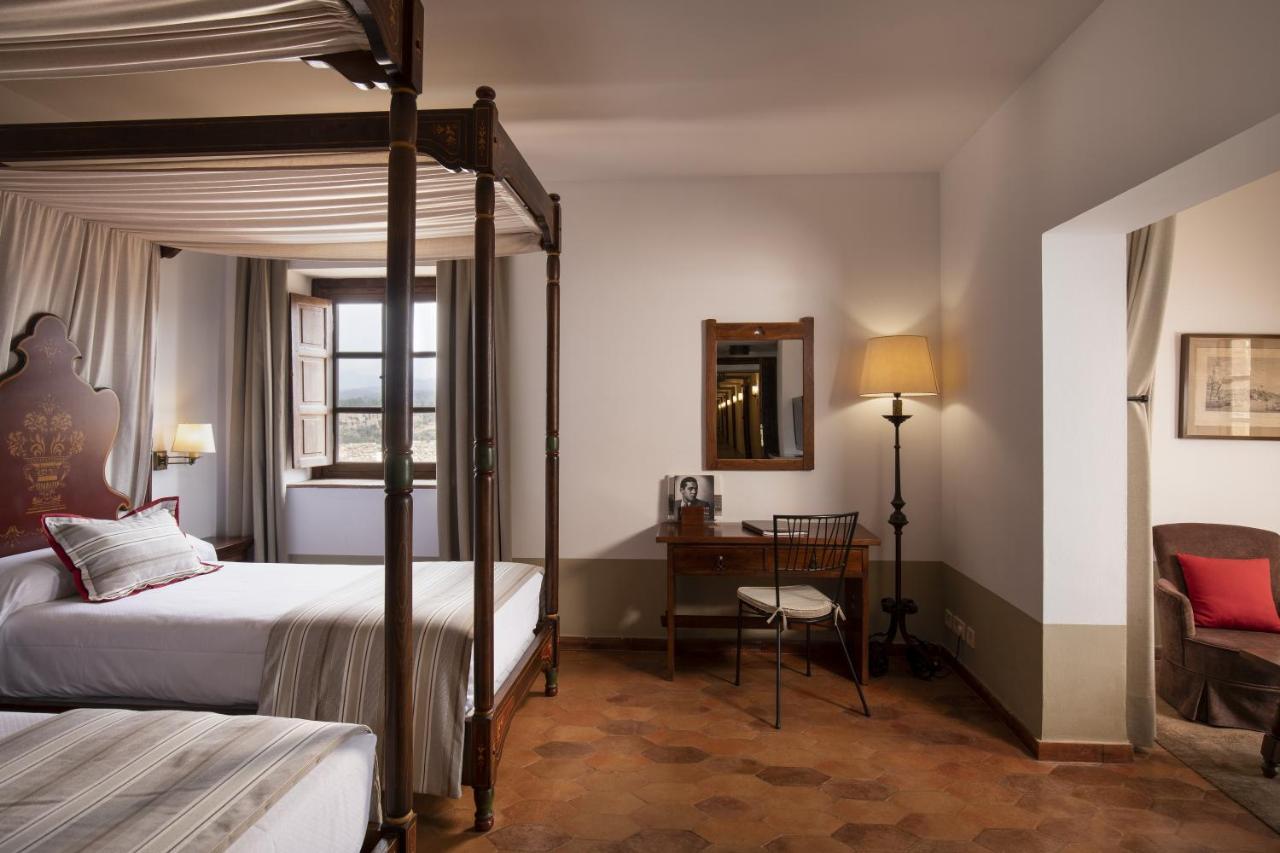 Parador De Tortosa Luaran gambar