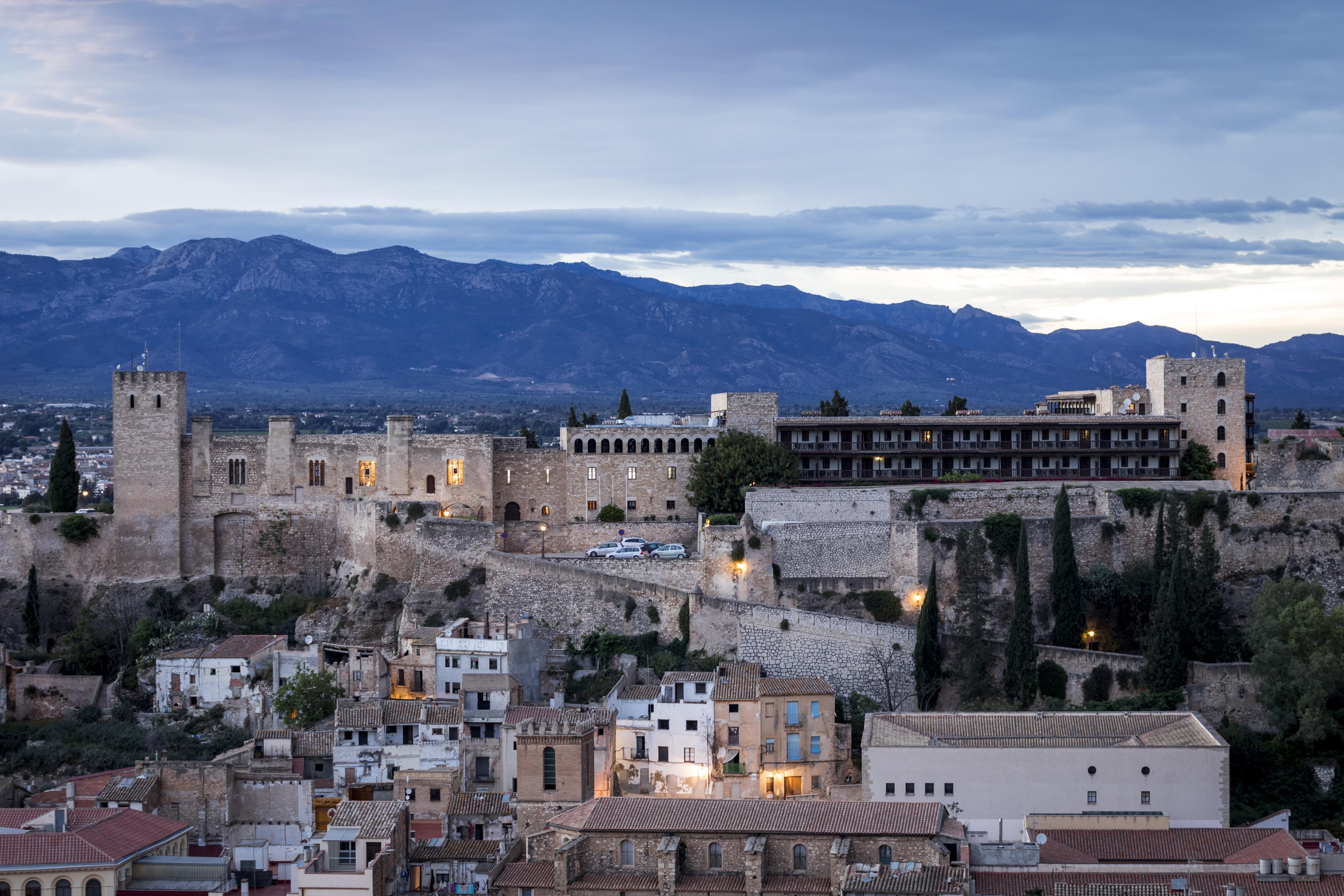 Parador De Tortosa Luaran gambar