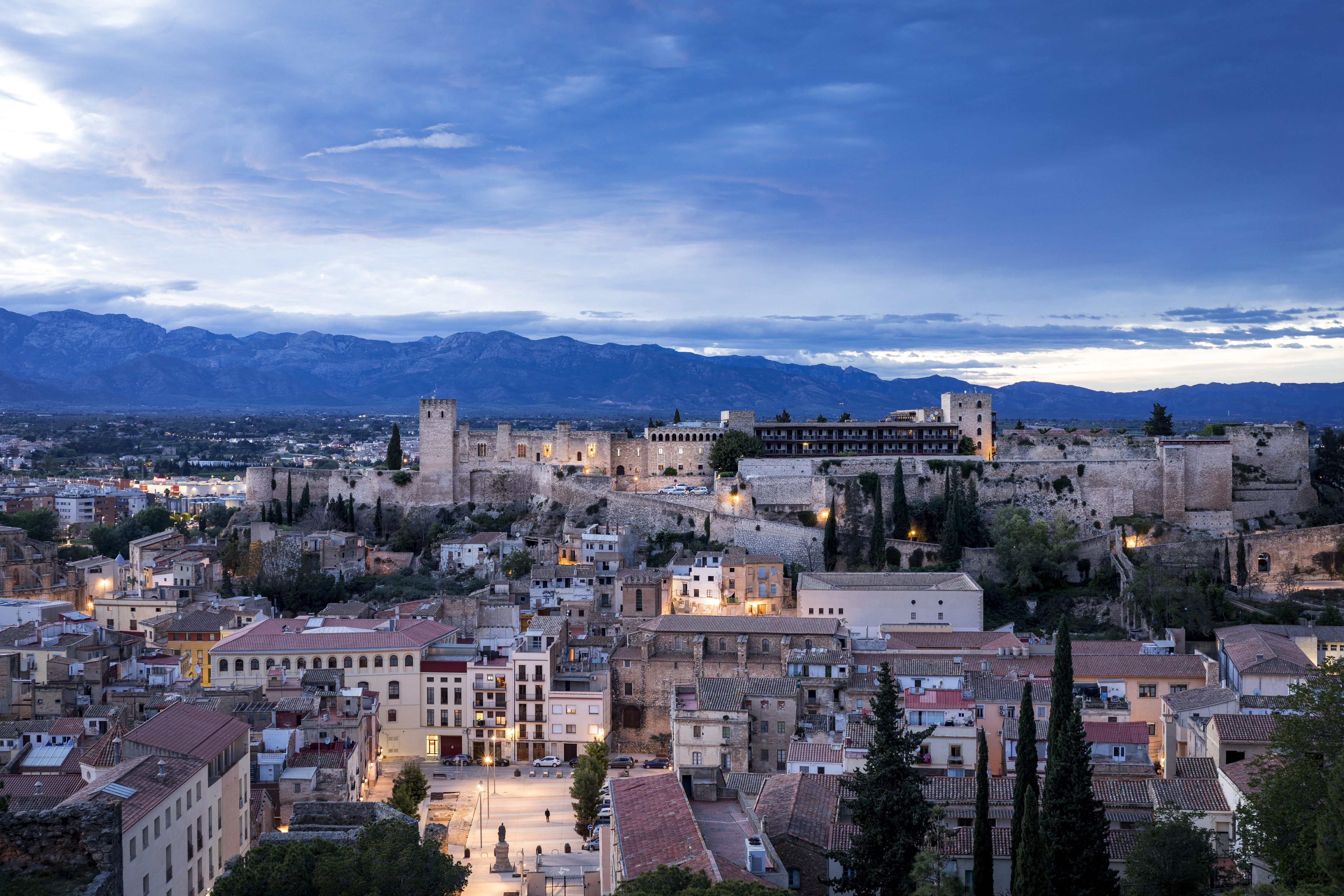 Parador De Tortosa Luaran gambar