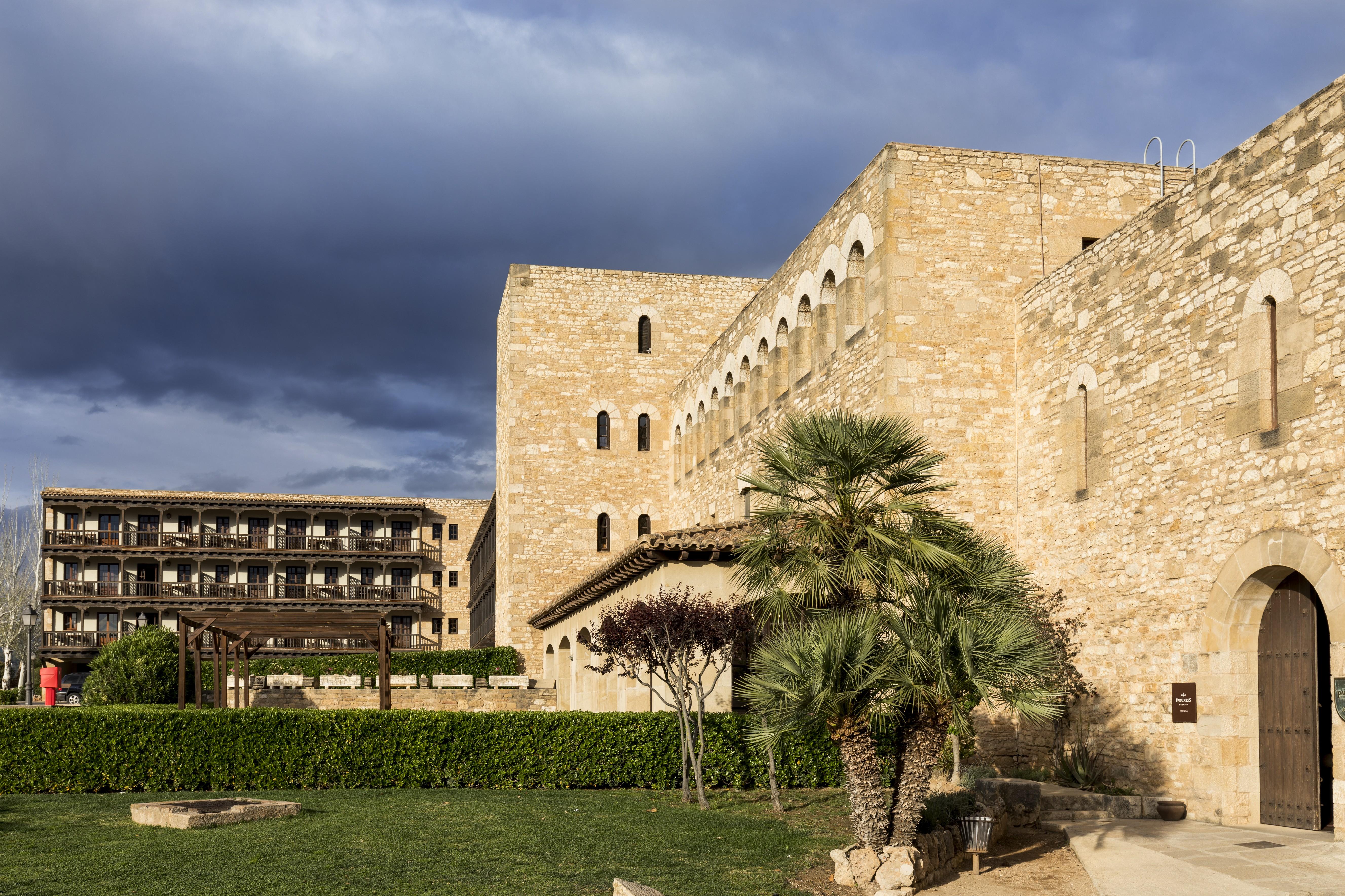Parador De Tortosa Luaran gambar