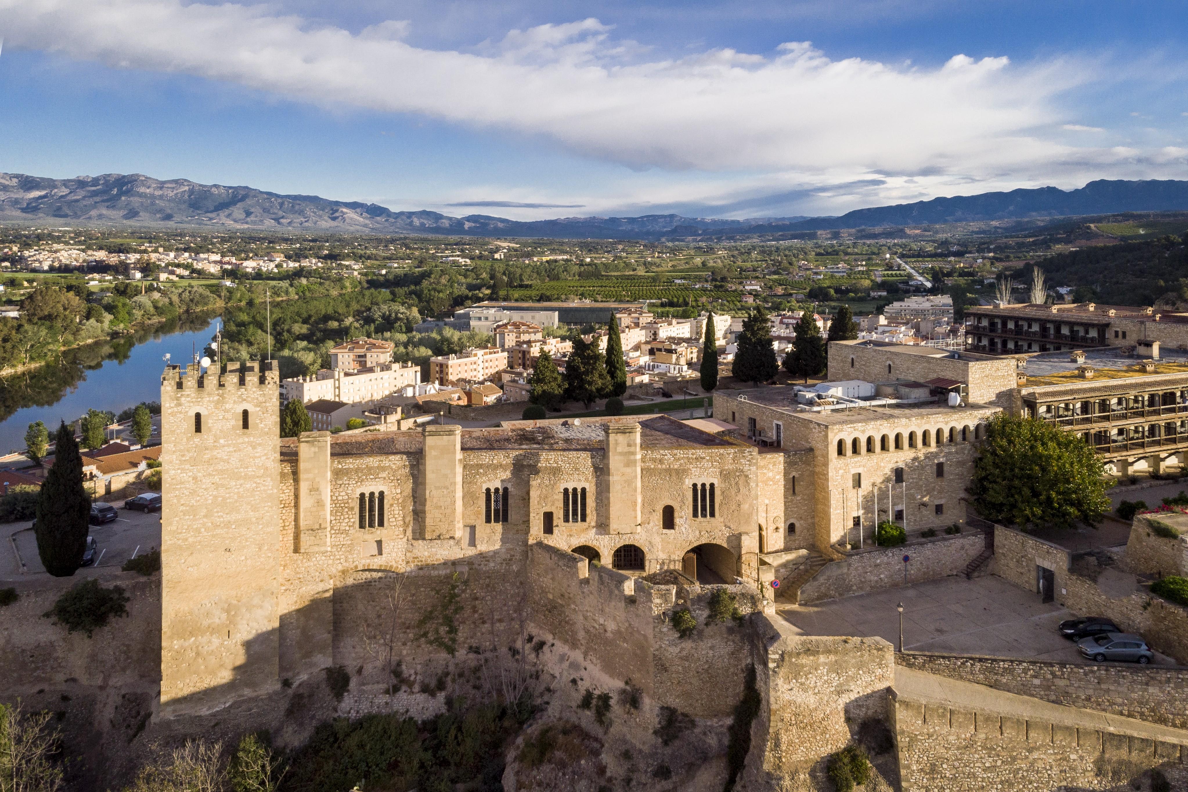 Parador De Tortosa Luaran gambar