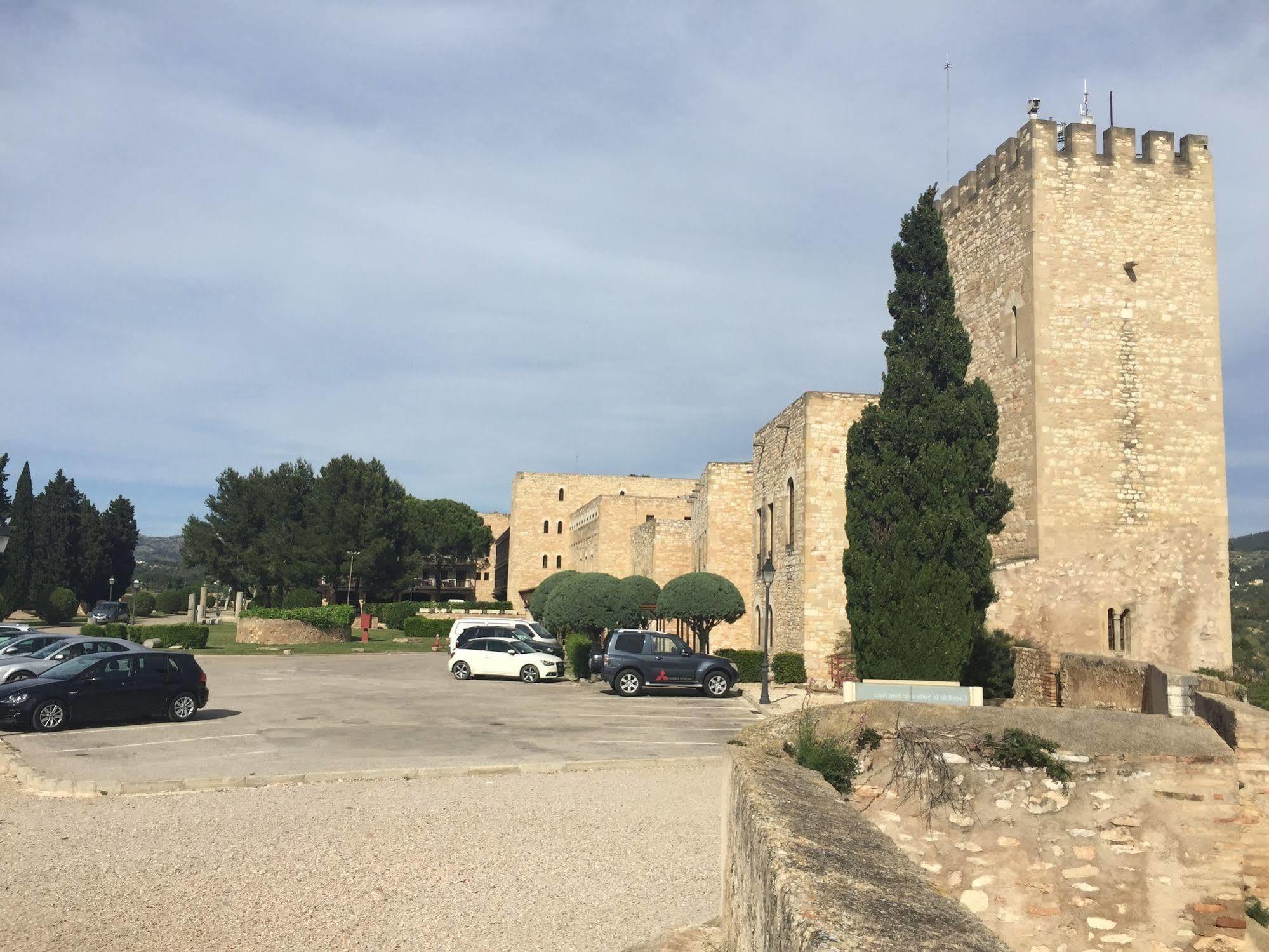 Parador De Tortosa Luaran gambar