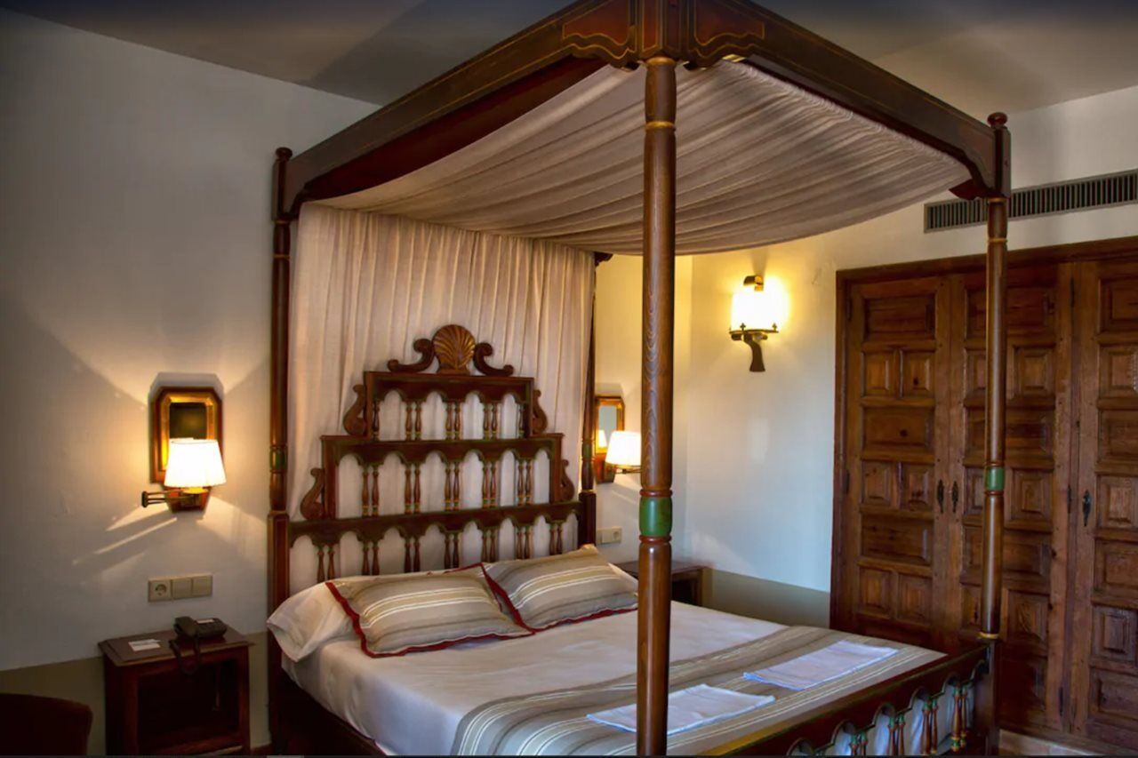 Parador De Tortosa Luaran gambar